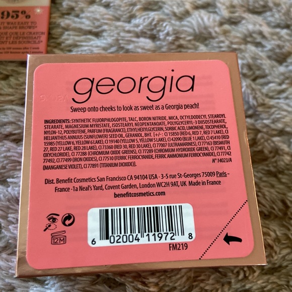 Benefit makeup. - Picture 7 of 14